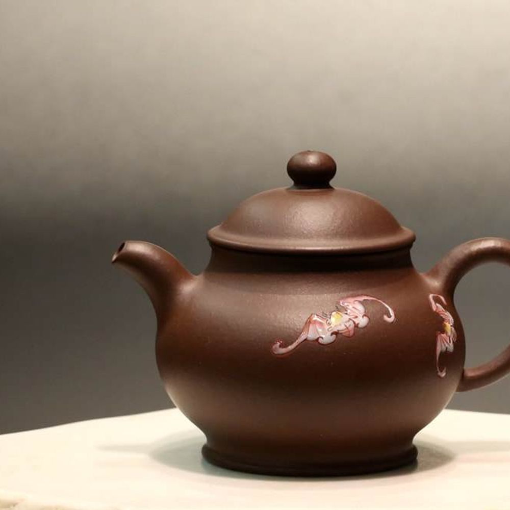 Panhu Zini Yixing Teapot with diancai painting of lucky bats, 点彩紫泥潘壶, 120ml