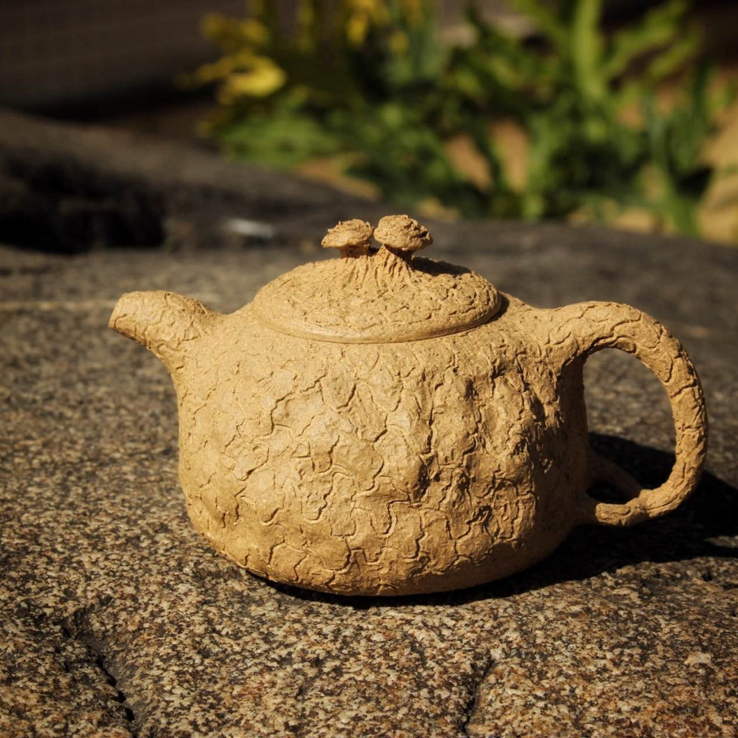 Fully Handmade Benshan Lüni Gongchun Yixing Teapot by Gong Jiachun 龚家春, 全手工本山绿泥供春壶, 200ml