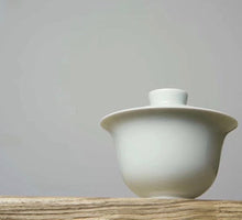 Load image into Gallery viewer, 120ml Qingyou Fanggu Jingdezhen Porcelain Gaiwan, 仿古青釉盖碗
