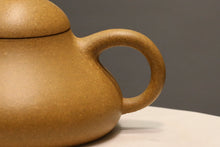 Load image into Gallery viewer, Huangjin Duan Hulupiao Yixing Teapot, 黄金段泥葫芦瓢壶, 125ml
