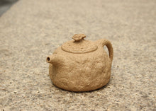 Load image into Gallery viewer, Fully Handmade Benshan Lüni Gongchun Yixing Teapot by Gong Jiachun 龚家春, 全手工本山绿泥供春壶, 200ml  No.2
