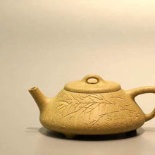 Load image into Gallery viewer, Benshan Lüni Shipiao Yixing Teapot with Carvings of Bamboo, 本山绿泥石瓢壶, 140ml

