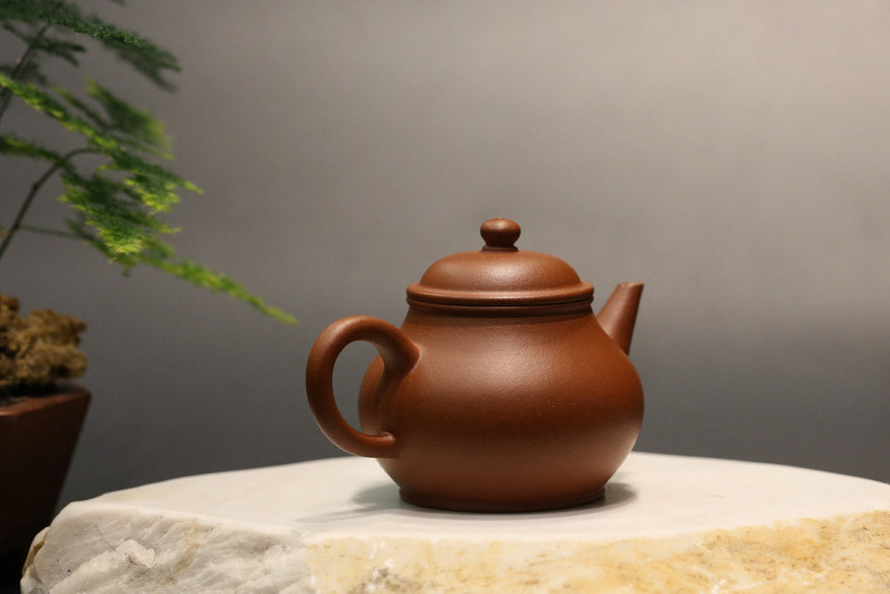 Zhuni Bale Shuiping Yixing Teapot 朱泥芭乐水平壶 140ml – MudandLeaves