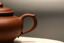 Load image into Gallery viewer, Zhuni Xiaoying Yixing Teapot, 朱泥笑罂壶, 175ml
