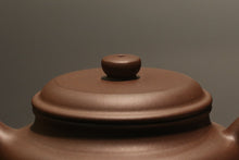 Load image into Gallery viewer, Dicaoqing Dezhong Yixing Teapot, 底槽青德种壶, 220ml
