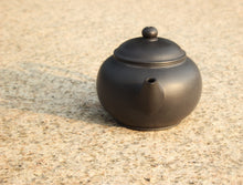 Load image into Gallery viewer, Heini (Wuhui Dicaoqing) Small Dicaoqing Shuiping Yixing Teapot, 焐灰底槽青小水平壶, 80ml
