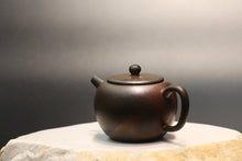 Load image into Gallery viewer, Wood Fired Heng Yu Lianzi Yixing Teapot, Jiangponi clay, 柴烧降坡泥亨裕莲子壶, 180ml
