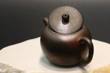 Load image into Gallery viewer, Wood Fired Heng Yu Lianzi Yixing Teapot, Jiangponi clay, 柴烧降坡泥亨裕莲子壶, 180ml
