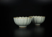 Load image into Gallery viewer, Pair of Matching 50ml Scalloped Ruyao Sky Blue Teacups, 天青汝窑茶杯
