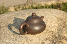 Load image into Gallery viewer, 105ml Hehuan Nixing Teapot 坭兴合欢壶 by Wu Sheng Sheng
