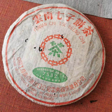 Load image into Gallery viewer, 2000 Zhongcha CNNP 7532 Raw Pu&#39;er Tea Cake, 2000年中茶7532（雪印）纪念饼
