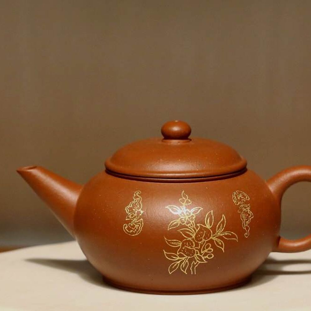 Zhuni Shuiping Yixing Teapot with Gold Flowers, 朱泥描金水平 120ml