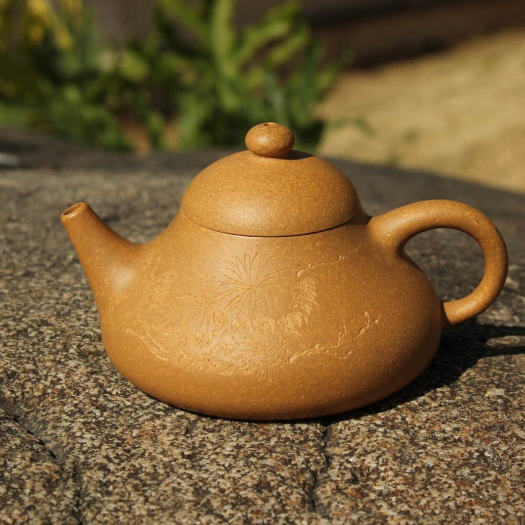 Huangjin Duan Hulupiao Yixing Teapot with Carvings of Chrysanthemums, 葫芦瓢黄金段壶, 茶已熟 菊正开 赏秋人 来不来, 125ml