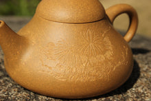 Load image into Gallery viewer, Huangjin Duan Hulupiao Yixing Teapot with Carvings of Chrysanthemums, 葫芦瓢黄金段壶, 茶已熟 菊正开 赏秋人 来不来, 125ml
