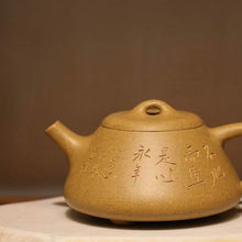 Load image into Gallery viewer, Huangjin Duan ManSheng Shipiao Yixing Teapot with Carvings, 黄金段曼生石瓢, 不肥而坚是以永年, 190ml
