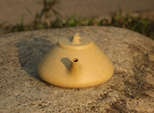Load image into Gallery viewer, Benshan Lüni Ziye Shipiao Teapot, 本山绿泥子冶石瓢, 200ml
